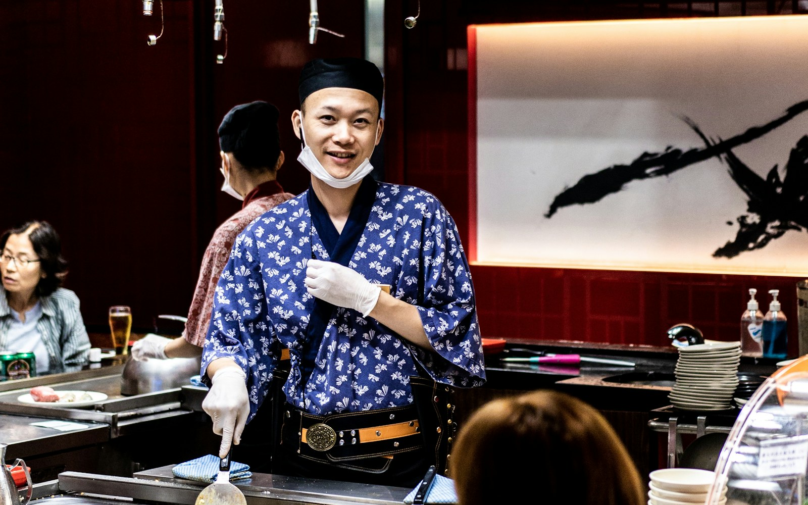 teppanyaki séf és vaslap – egyedi stock fotó 1
